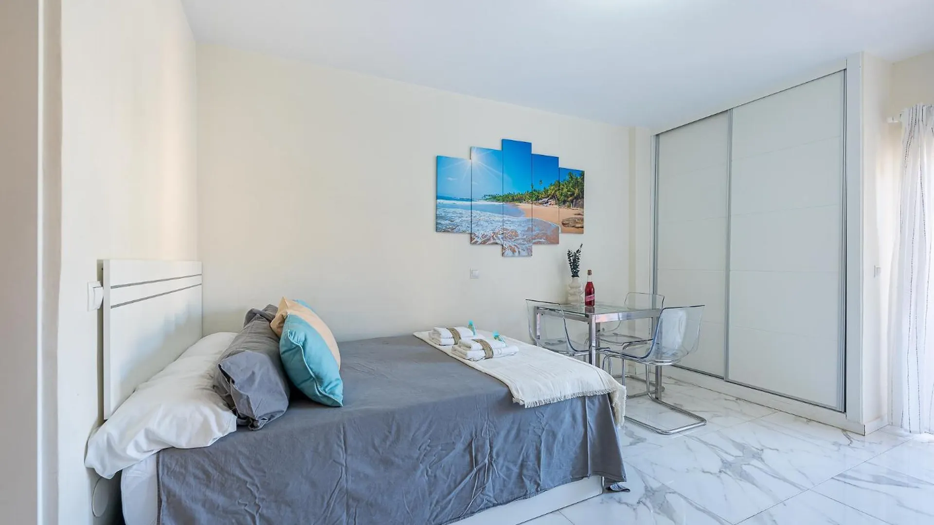 797 Holiday Rentals - Acogedor Estudio Ubicado En Edificio Jupiter Benalmádena