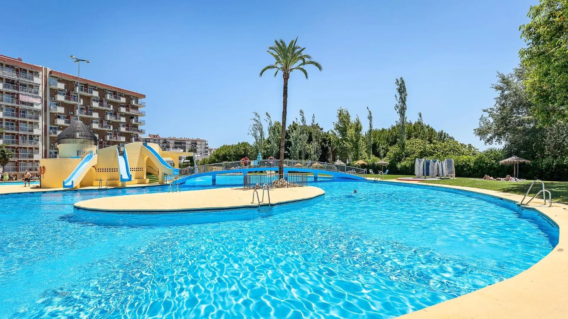 797 Holiday Rentals - Acogedor Estudio Ubicado En Edificio Jupiter Benalmádena