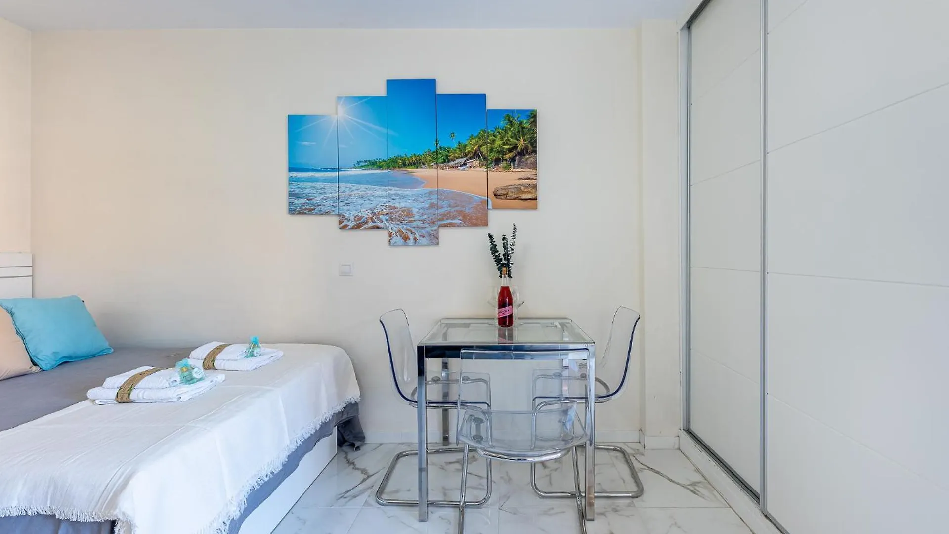 797 Holiday Rentals - Acogedor Estudio Ubicado En Edificio Jupiter Benalmádena