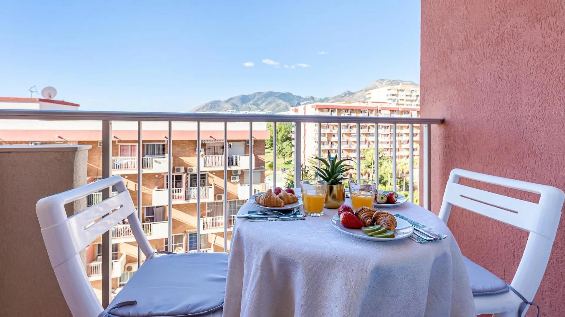 797 Holiday Rentals - Acogedor Estudio Ubicado En Edificio Jupiter Benalmádena 0*,
