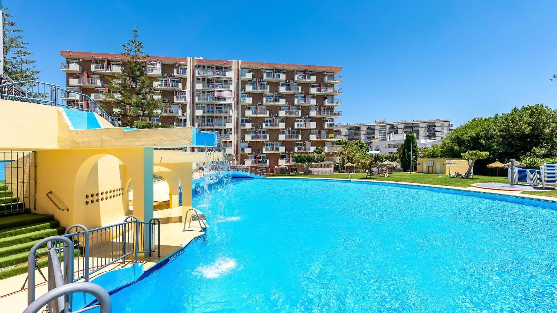 797 Holiday Rentals - Acogedor Estudio Ubicado En Edificio Jupiter Benalmadena Spain