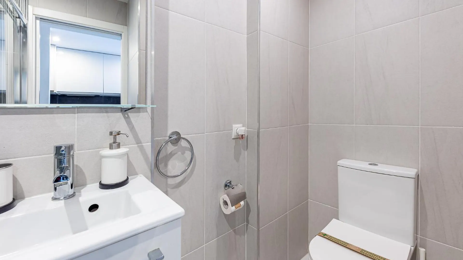 Apartment 797 Holiday Rentals - Acogedor Estudio Ubicado En Edificio Jupiter Benalmadena