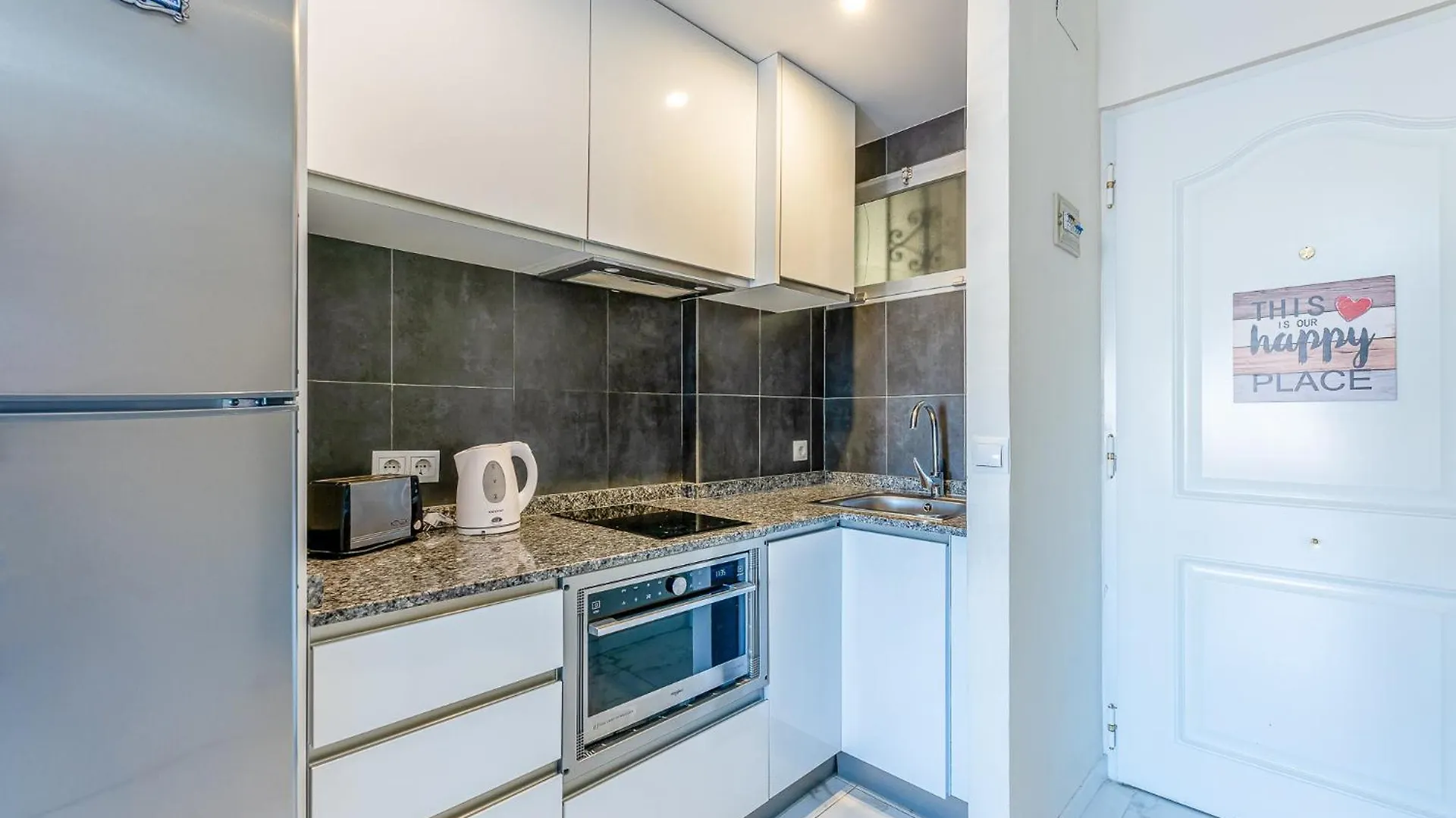 Apartment 797 Holiday Rentals - Acogedor Estudio Ubicado En Edificio Jupiter Benalmadena