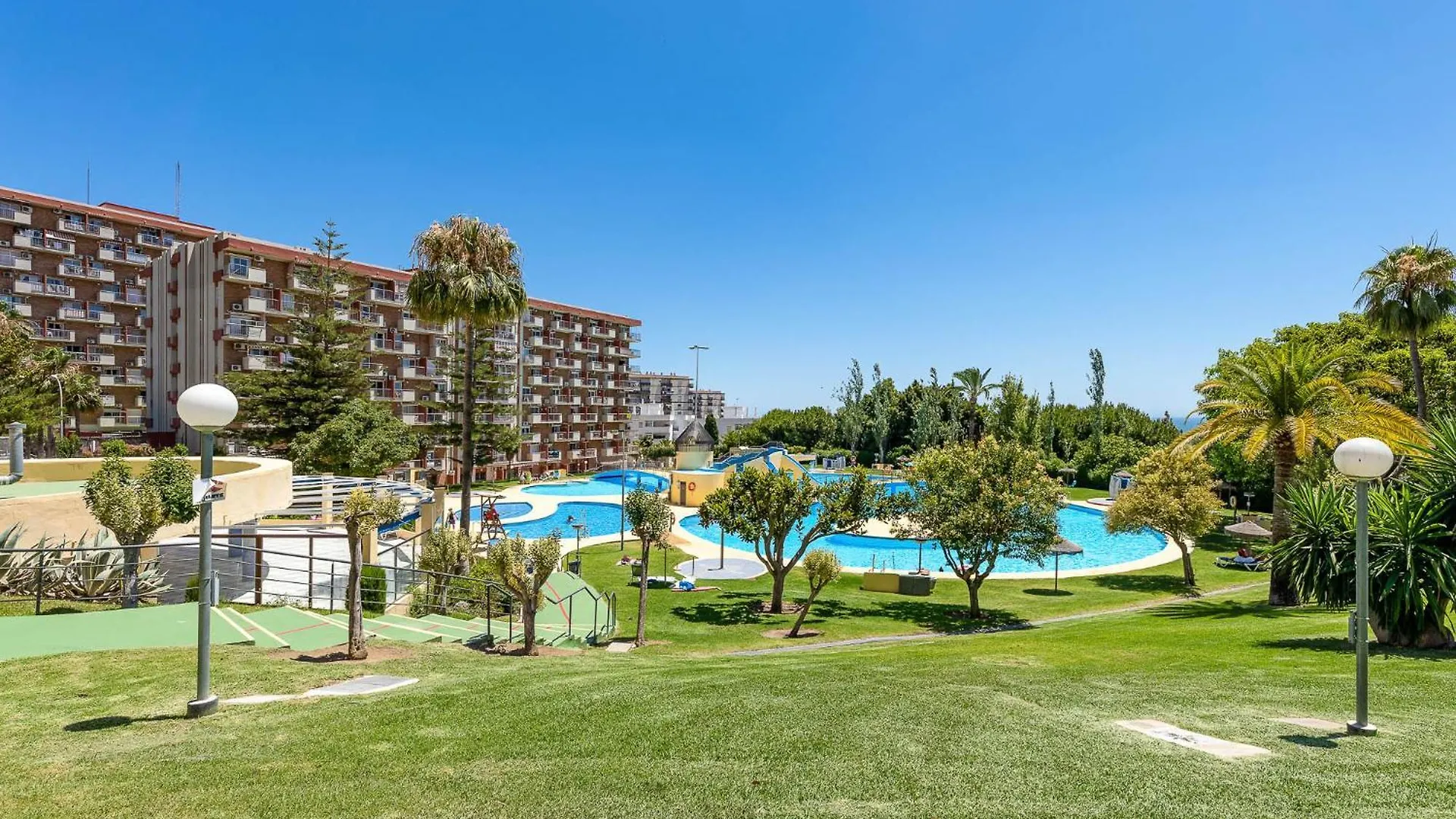 Apartment 797 Holiday Rentals - Acogedor Estudio Ubicado En Edificio Jupiter Benalmadena