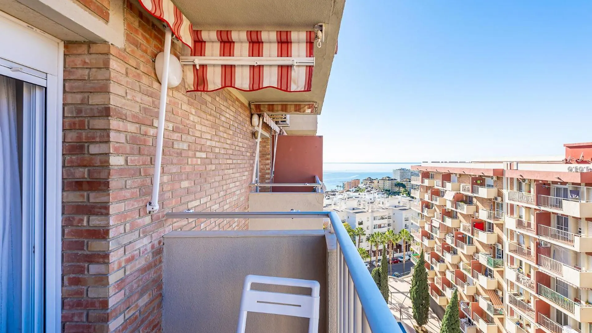 797 Holiday Rentals - Acogedor Estudio Ubicado En Edificio Jupiter Benalmadena